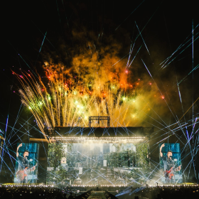 谢霆锋广州演唱会落下