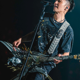 谢霆锋广州演唱会落下