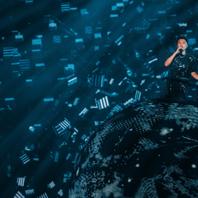 谢霆锋广州演唱会落下