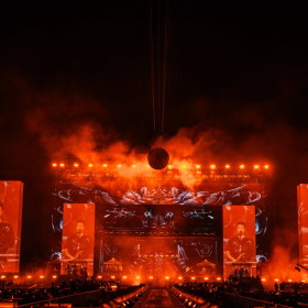 谢霆锋广州演唱会落下