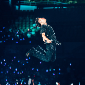 谢霆锋广州演唱会落下