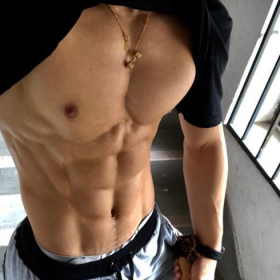 小哥哥的腹肌图片 腹肌如刻刀，都是荷尔蒙的魅力