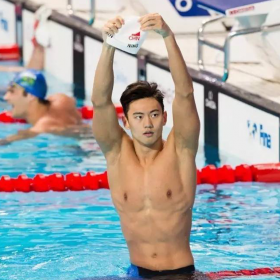 游泳小鲜肉宁泽涛图片