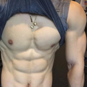 小哥哥的腹肌图片 腹肌如刻刀，都是荷尔蒙的魅力