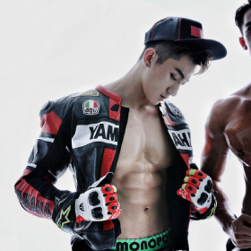 健身帅哥图片 三分于小彤七分黄子韬