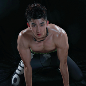 健身帅哥图片 三分于小彤七分黄子韬