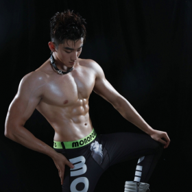 健身帅哥图片 三分于小彤七分黄子韬