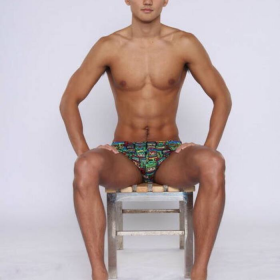 游泳小鲜肉宁泽涛图片