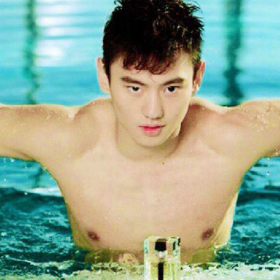 游泳小鲜肉宁泽涛图片