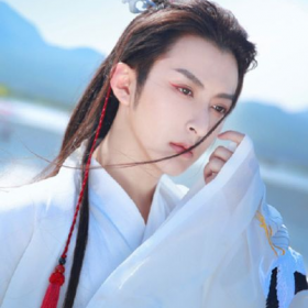 看到于朦胧的古装扮相，完全就是古风美少年的视感。