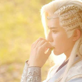 看到于朦胧的古装扮相，完全就是古风美少年的视感。